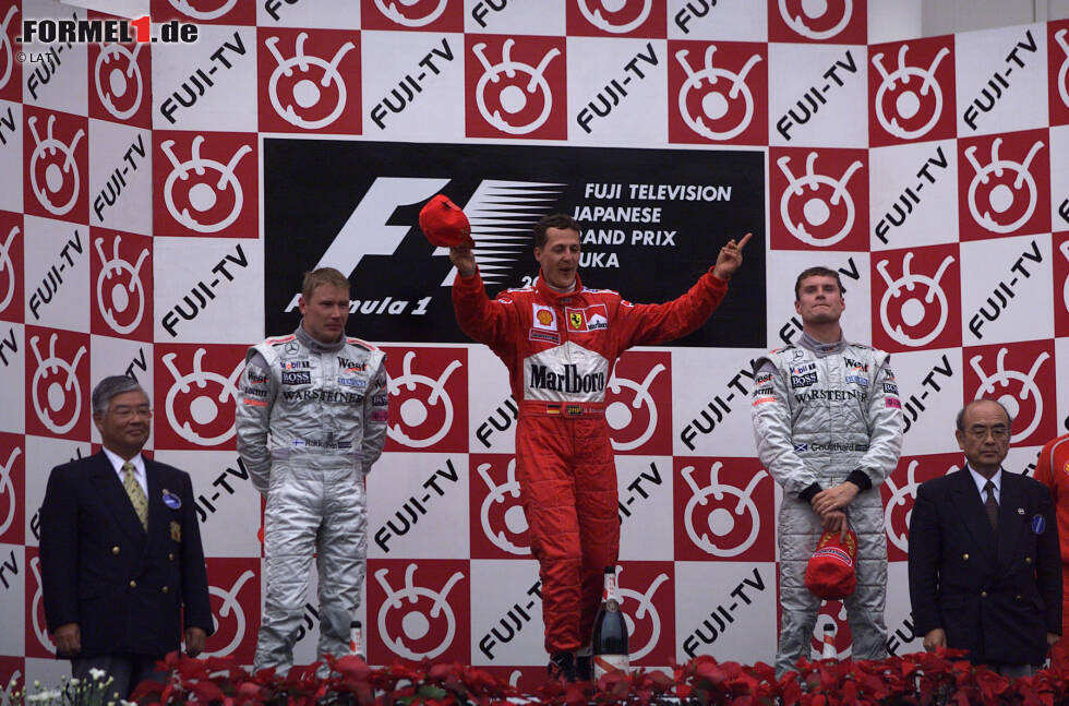 Foto zur News: 1999 holt Ferrari zwar den Teamtitel, scheitert aber erneut knapp an der ersten Fahrer-WM seit 20 Jahren. Das holt Schumacher 2000 emotional nach und legt damit den Startschuss für eine echte Erfolgsära. Erst 2005 kann sie von Renault und Fernando Alonso gestoppt werden.