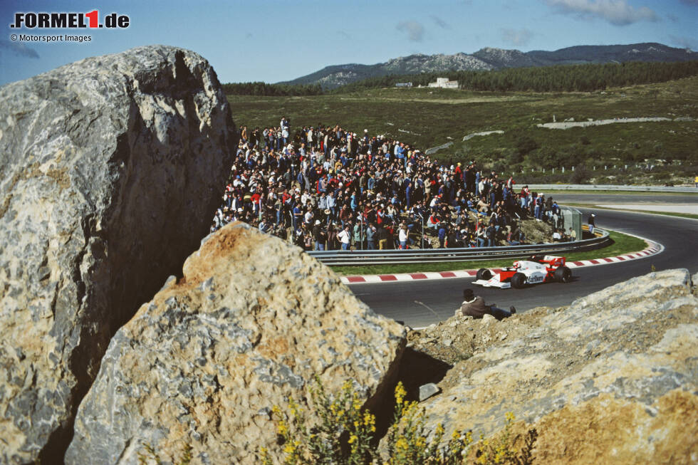 Foto zur News: ... kommt der McLaren-Fahrer nicht auf Touren, landet abgeschlagen auf P11 der Startaufstellung. Sein großer WM-Rivale Alain Prost wird Zweiter.