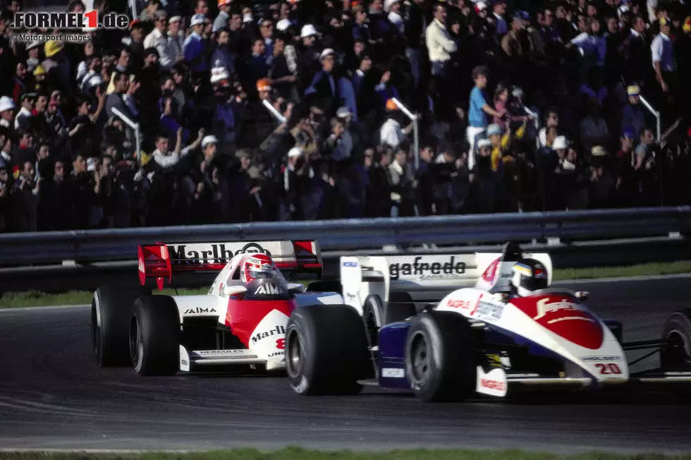 Foto zur News: Parallel dazu läuft bei Lauda fast gar nichts: &quot;Ich hing für die Hälfte des Rennens im Verkehr fest. Und weil mein Turbo gleich zu Beginn kaputtgegangen war, konnte ich niemanden überholen.&quot; Doch Lauda kämpft dennoch und ...