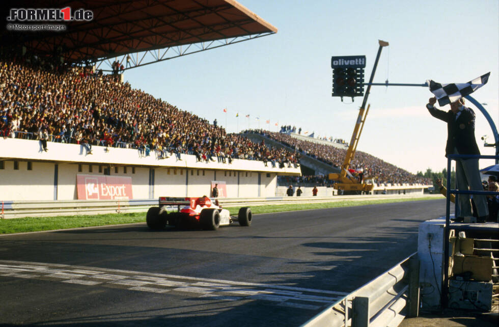 Foto zur News: Sein McLaren-Teamkollege Prost tut sein Mögliches und gewinnt in Estoril, aber weil Lauda Zweiter wird ...