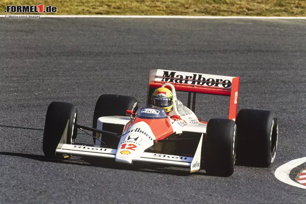 Richtig dramatisch wird es beim Honda-Heimrennen in Suzuka, wo die Entscheidung in der Fahrer-WM fallen kann: Senna steht auf der Pole-Position, würgt aber das Auto ab und kommt nur als Zwölfter in Gang. Er startet eine Aufholjagd. Prost kämpft indes mit Schaltproblemen und wird noch abgefangen. Damit ist Senna erstmals Weltmeister. Foto zur News: Richtig dramatisch wird es beim Honda-Heimrennen in Suzuka, wo die Entscheidung in der Fahrer-WM fallen kann: Senna steht auf der Pole-Position, würgt aber das Auto ab und kommt nur als Zwölfter in Gang. Er startet eine Aufholjagd. Prost kämpft indes mit Schaltproblemen und wird noch abgefangen. Damit ist Senna erstmals Weltmeister.