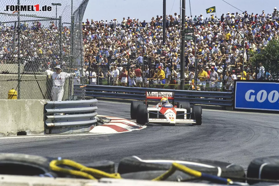 In Detroit nicht viel Neues: Senna bestimmt das Rennen, überrundet alle Fahrer außer Teamkollege Prost, der abgeschlagen Zweiter wird. Foto zur News: In Detroit nicht viel Neues: Senna bestimmt das Rennen, überrundet alle Fahrer außer Teamkollege Prost, der abgeschlagen Zweiter wird.