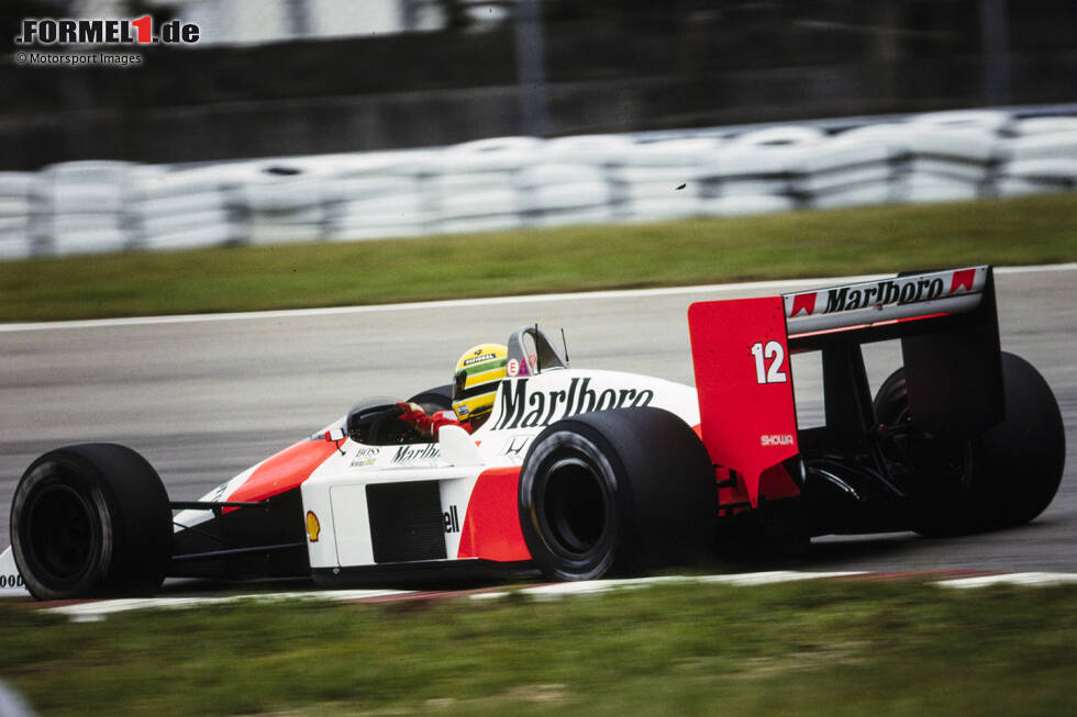 Vor seinem Renndebüt in Rio de Janeiro in Brasilien hat der MP4/4 gerade mal einen Testtag in Imola absolviert. Dennoch siegt Alain Prost beim ersten Einsatz. Sein neuer Teamkollege Ayrton Senna wird aufgrund eines Regelverstoßes disqualifiziert. Interessant: In Rio ist der Überrollbügel des MP4/4 noch unlackiert. Vor seinem Renndebüt in Rio de Janeiro in Brasilien hat der MP4/4 gerade mal einen Testtag in Imola absolviert. Dennoch siegt Alain Prost beim ersten Einsatz. Sein neuer Teamkollege Ayrton Senna wird aufgrund eines Regelverstoßes disqualifiziert. Interessant: In Rio ist der Überrollbügel des MP4/4 noch unlackiert.