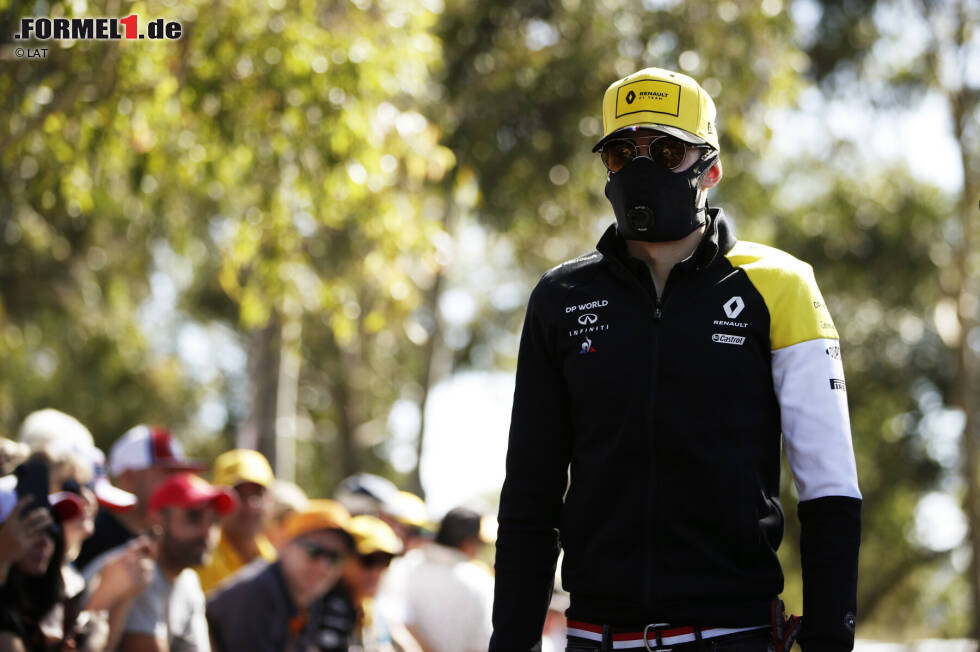 Die Angst geht um im Formel-1-Fahrerlager von Melbourne: Erste Coronavirus-Verdachtsfälle sind gemeldet, einige Teammitglieder bereits in Quarantäne. Auf den folgenden Bildern zeigen wir, wie die Formel 1 vor Ort mit der COVID-19-Situation umgeht. Die Angst geht um im Formel-1-Fahrerlager von Melbourne: Erste Coronavirus-Verdachtsfälle sind gemeldet, einige Teammitglieder bereits in Quarantäne. Auf den folgenden Bildern zeigen wir, wie die Formel 1 vor Ort mit der COVID-19-Situation umgeht.