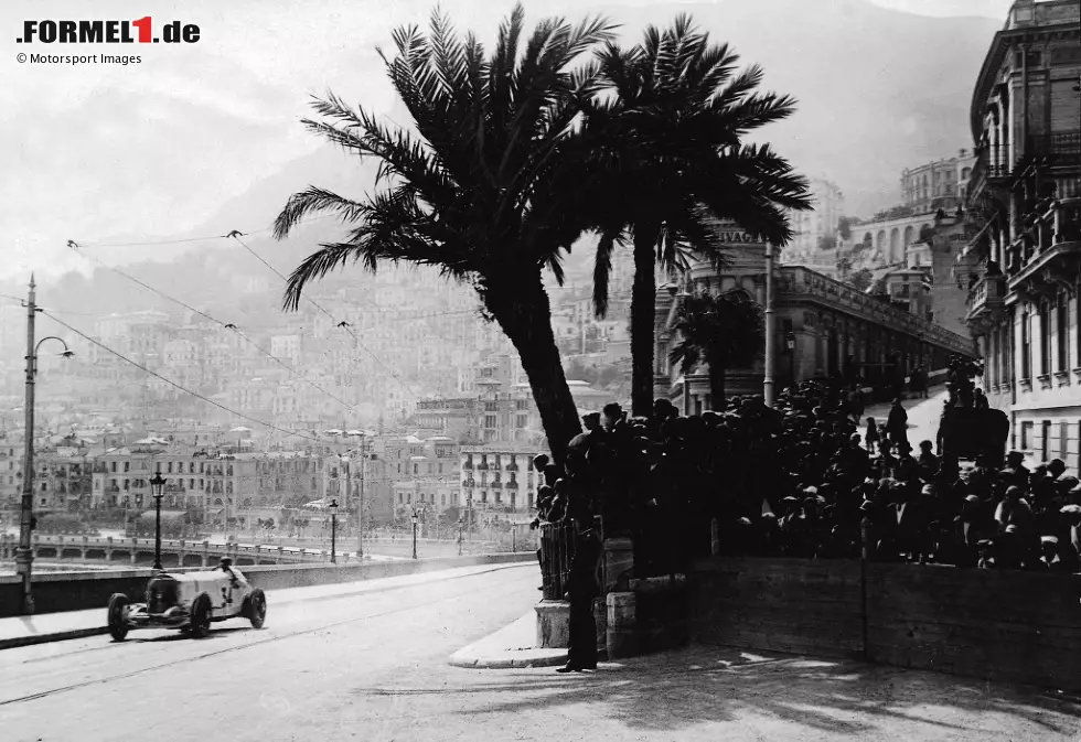 Foto zur News: 1929 wird der Große Preis von Monaco ins Leben gerufen. Zwar ist man schnell eine feste Instanz im internationalen Kalender, dennoch muss man große Hersteller auch schon damals mit großen Summen zur Teilnahme locken.