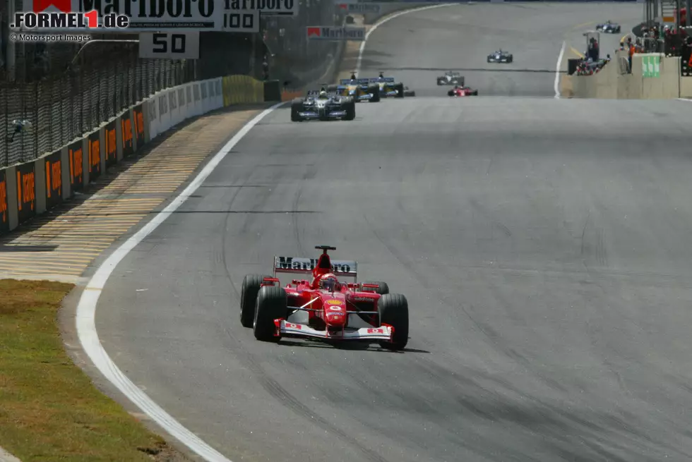 Angeführte Rennen: Diesen Vergleich gewinnt Hamilton mit 158:140, wobei Schumacher mit 5.074 Führungsrunden gegenüber 4.926 leicht vorneliegt. Dafür punktet Hamilton wiederum mit der größeren ... Foto zur News: Angeführte Rennen: Diesen Vergleich gewinnt Hamilton mit 158:140, wobei Schumacher mit 5.074 Führungsrunden gegenüber 4.926 leicht vorneliegt. Dafür punktet Hamilton wiederum mit der größeren ...