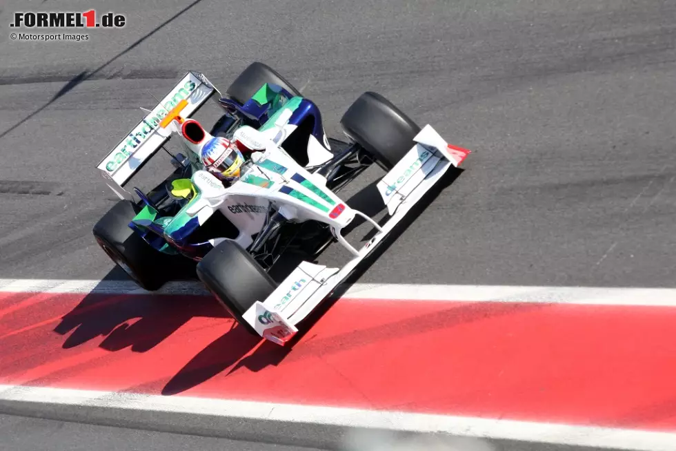 ... ebenfalls 2008 mit dem umgebauten RA108, der für Alex Wurz zwar schon einen neuen Frontflügel, aber noch den alten Heckflügel hat. Nochmal anders ... Foto zur News: ... ebenfalls 2008 mit dem umgebauten RA108, der für Alex Wurz zwar schon einen neuen Frontflügel, aber noch den alten Heckflügel hat. Nochmal anders ...