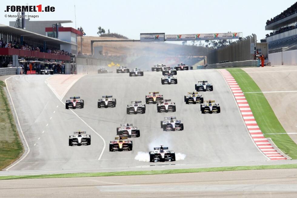 Zu den auffälligsten Charateristiken von Portimao zählen die Höhenunterschiede. Die Strecke weist im Laufe einer Runde viele Steigungen und Gefälle auf, die teilweise recht steil ausfallen. Zu den auffälligsten Charateristiken von Portimao zählen die Höhenunterschiede. Die Strecke weist im Laufe einer Runde viele Steigungen und Gefälle auf, die teilweise recht steil ausfallen.