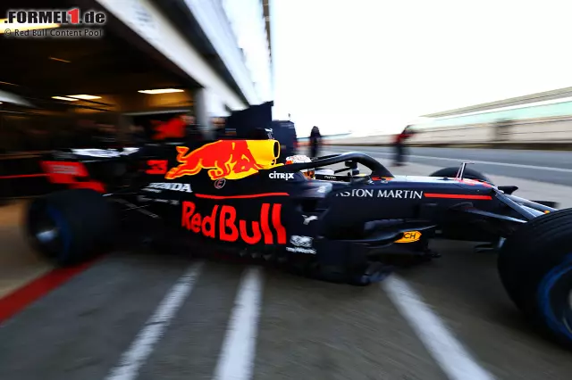 Foto zur News: Der Red-Bull-Honda RB16 bestand am 12. Februar 2020 seine Feuertaufe: Max Verstappen drehte in Silverstone die ersten Runden mit dem Neuwagen. Hier sind die Fotos!