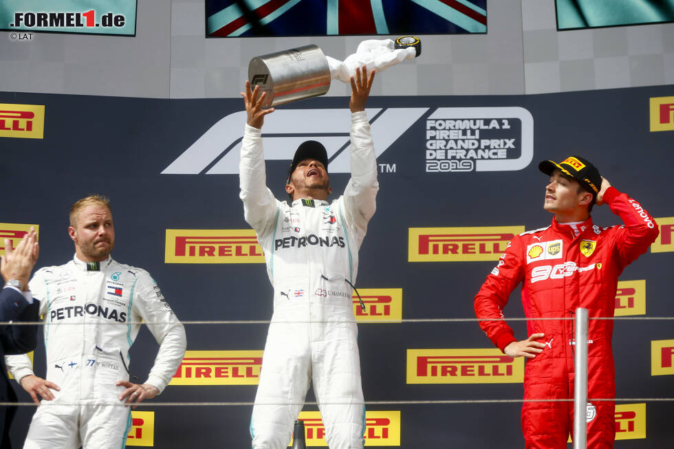 Foto zur News: #2 Podestplätze: Von diesem Rekord kann sich Schumacher wohl schon einmal verabschieden. 155 Mal stand er in seiner Formel-1-Karriere auf dem Podest, Hamilton steht bei 151. Es dürfte einem Wunder gleichkommen, sollte es der Brite 2020 nicht mindestens viermal unter die besten Drei schaffen.