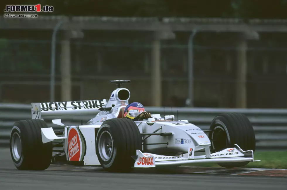 #22: Jacques Villeneuve (BAR): Nach dem Pleitejahr 1999 ohne Punkte erzielt der Kanadier schon beim Auftakt 2000 die ersten Zähler für BAR und am Jahresende ohne Podestplatz den siebten WM-Rang. Es geht voran bei BAR! Foto zur News: #22: Jacques Villeneuve (BAR): Nach dem Pleitejahr 1999 ohne Punkte erzielt der Kanadier schon beim Auftakt 2000 die ersten Zähler für BAR und am Jahresende ohne Podestplatz den siebten WM-Rang. Es geht voran bei BAR!