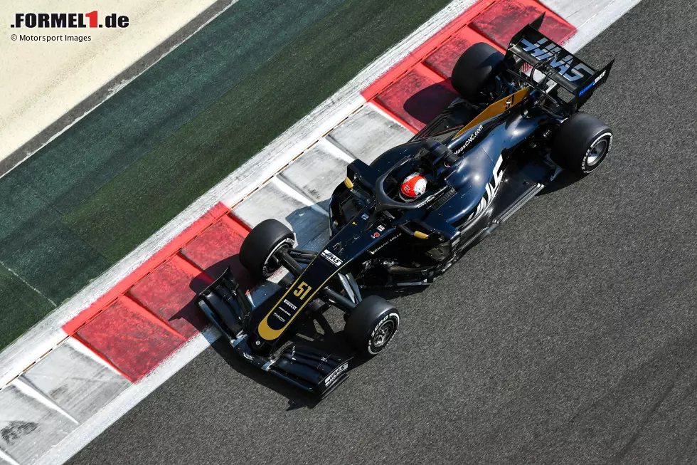 Foto zur News: 2019: Haas tut sich mit Rich Energy zusammen und lässt den Energydrink-Hersteller als Titelsponsor werben. Deshalb übernimmt man auch dessen Farben - Schwarz und Gold. Die Saison wird zu einem Fiasko, auch weil man sich im Jahresverlauf im Unfrieden von Rich Energy trennt.