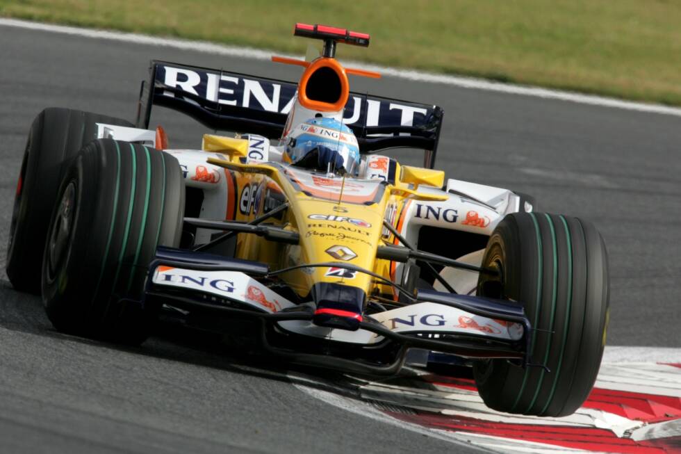Foto zur News: 2008: Fernando Alonso steuert den R28 zum bislang letzten Sieg eines Renault-Werksteams in der Formel 1. Schauplatz dafür ist der Fuji Speedway in Japan.