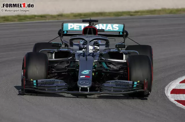 Mercedes W11: Wieder andere Sensoren nutzt Mercedes: Die Messgeräte sind am Heckflügel installiert und tragen Daten von hinter der Hinterachse zusammen. Foto zur News: Mercedes W11: Wieder andere Sensoren nutzt Mercedes: Die Messgeräte sind am Heckflügel installiert und tragen Daten von hinter der Hinterachse zusammen.