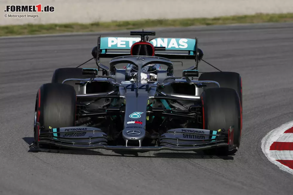 Mercedes W11: Wieder andere Sensoren nutzt Mercedes: Die Messgeräte sind am Heckflügel installiert und tragen Daten von hinter der Hinterachse zusammen. Foto zur News: Mercedes W11: Wieder andere Sensoren nutzt Mercedes: Die Messgeräte sind am Heckflügel installiert und tragen Daten von hinter der Hinterachse zusammen.