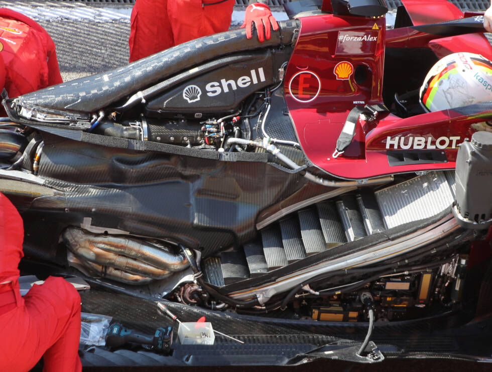Foto zur News: Ferrari SF1000: Motorinstallation