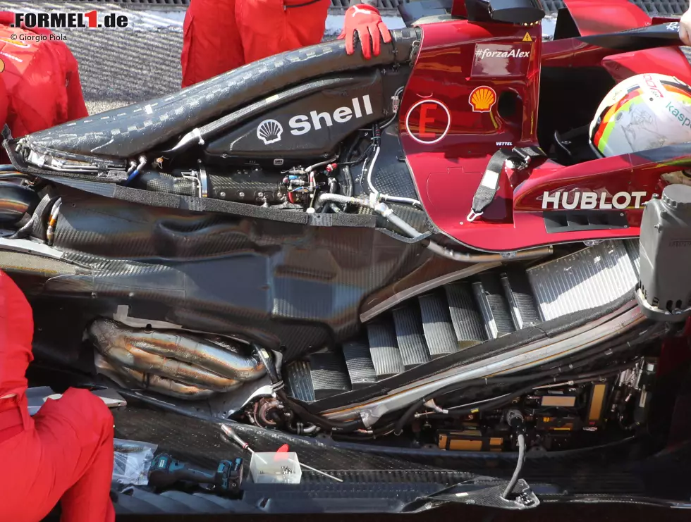 Foto zur News: Ferrari SF1000: Motorinstallation