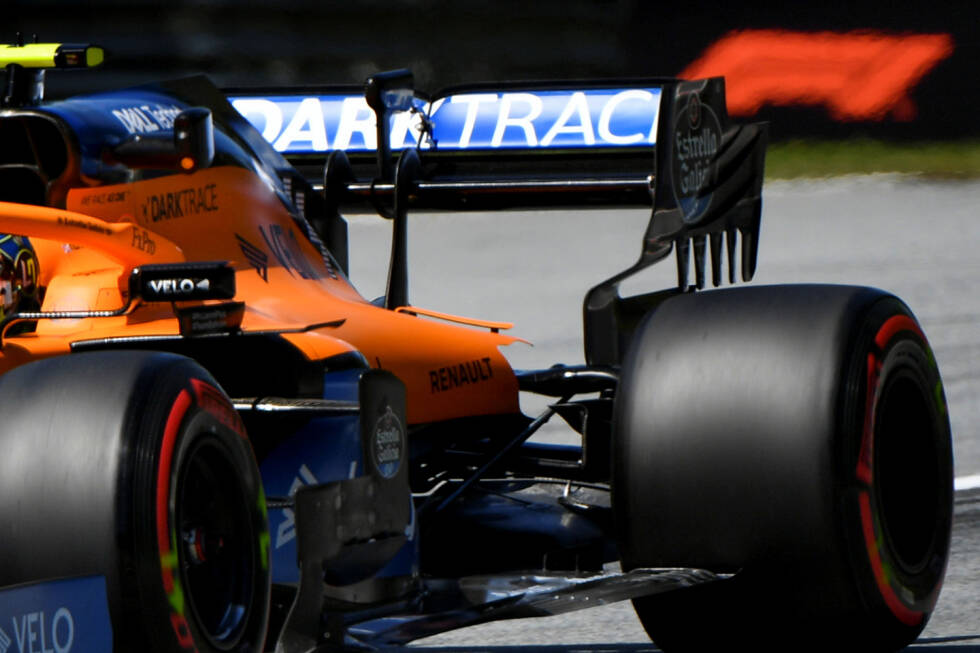 Foto zur News: McLaren MCL35: Motorhaube und Unterboden
