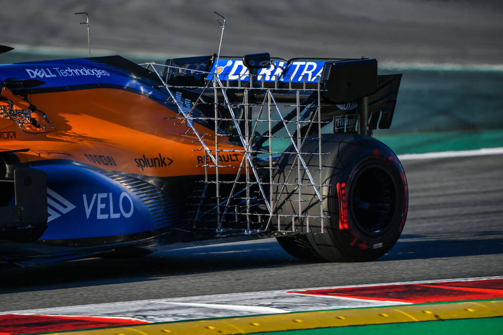 Foto zur News: Noch mehr Sensoren hat McLaren direkt vor den Hinterrädern installiert. Gut erkennbar ist hier aber auch: Ein Teilstück ganz oben hat die Fahrt nicht überstanden und ist nach hinten abgeknickt.