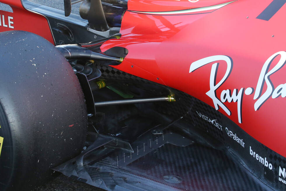 Foto zur News: Weitere Sensoren hat Ferrari am hinteren Ende des Unterbodens installiert, um dort den Luftstrom zu analysieren, ehe dieser auf das &quot;Cola-Flaschen-Heck&quot; beziehungsweise die Hinterräder trifft.