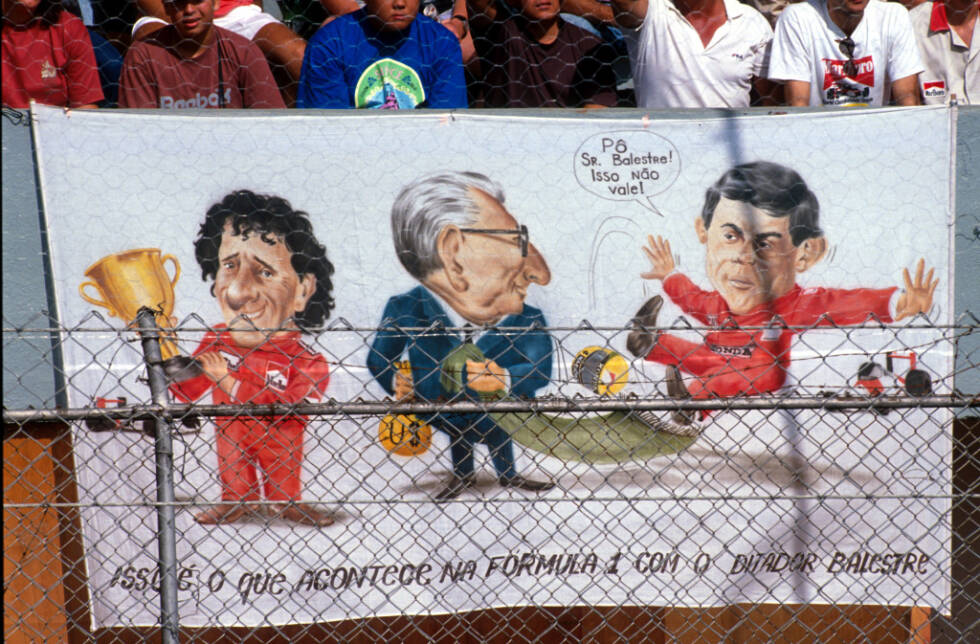 Foto zur News: 1989: Im Titelduell hat Alain Prost einen wichtigen Helfer - den FIA-Präsidenten Jean-Marie Balestre. Er verlegt zugunsten von Prost die Pole-Position beim Finale in Suzuka und tut alles, um seinen französischen Landsmann zum Weltmeister zu machen. So klingt eine populäre Theorie zur Formel-1-Saison 1989.