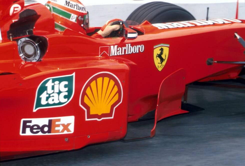Foto zur News: 1999: Ferrari wird in der Barge-Board-Affäre in Malaysia erst disqualifiziert, später rehabilitiert. Warum? Einige Beobachter vermuten bis heute, damit die Formel 1 im Jahr 1999 ein &quot;echtes Finale&quot; auf der Strecke sieht und keine Entscheidung am grünen Tisch. Zumal das Duell Eddie Irvine vs. Mika Häkkinen viel Spannung verspricht!