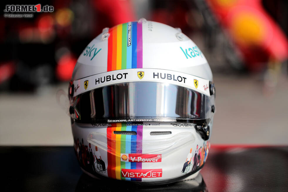 Der neue Formel-1-Helm von Ferrari-Fahrer Sebastian Vettel: Statt der Deutschland-Flagge zieht sich nun ein Regenbogen über den Kopfschutz, den ... Der neue Formel-1-Helm von Ferrari-Fahrer Sebastian Vettel: Statt der Deutschland-Flagge zieht sich nun ein Regenbogen über den Kopfschutz, den ...