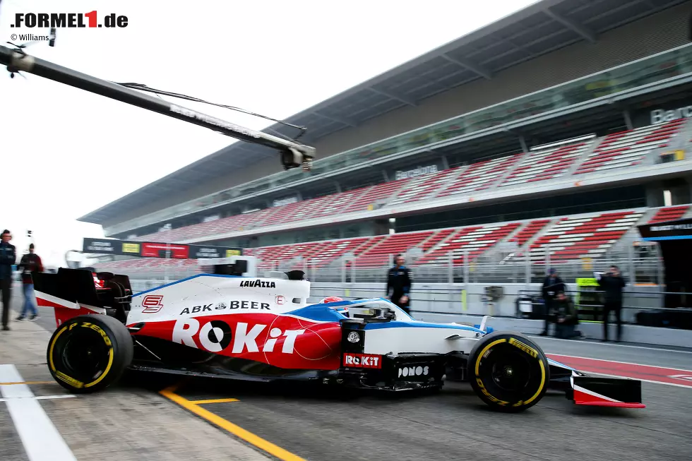 Foto zur News: Die ersten Meter mit dem Neuwagen: George Russell absolviert den Shakedown im Williams-Mercedes FW43 in Barcelona. Hier sind die Bilder dazu!