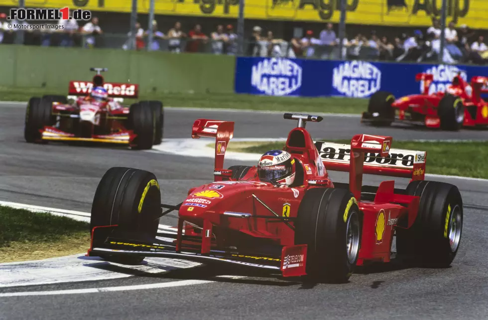 Auch Ferrari erprobt die Variante an seinem F300 von Michael Schumacher und Eddie Irvine. Foto zur News: Auch Ferrari erprobt die Variante an seinem F300 von Michael Schumacher und Eddie Irvine.