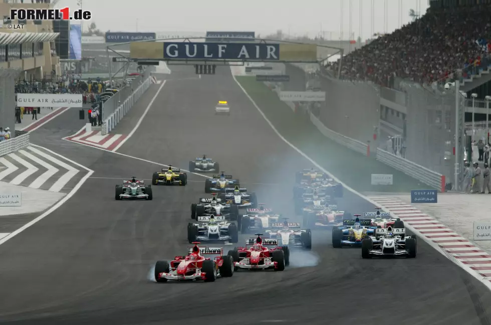 Foto zur News: 2004: 3 Rennen rein, 1 Rennen raus - Spa kehrt nach einem Jahr Auszeit wieder zurück und bringt gleich zwei weitere brandneue Grands Prix mit: Mit Bahrain und China drängen zwei Länder in den Sport, die auch heute noch dabei sind. Mit dem A1-Ring in Spielberg verschwindet dafür Österreich von der Landkarte.