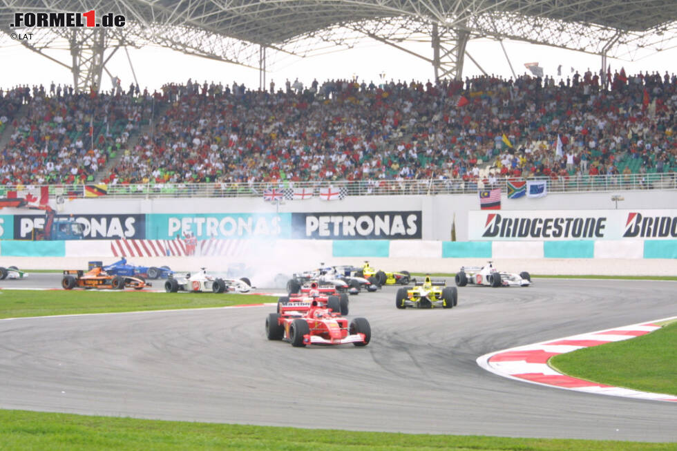 2001: 0 Rennen rein, 0 Rennen raus - Abwechslung Fehlanzeige: 2001 gibt es in der Formel 1 exakt den gleichen Kalender wie im Vorjahr. Lediglich die Reihenfolge der Rennen hat sich etwas verändert. Am auffälligsten ist das bei Malaysia: War man 2000 noch das Saisonfinale, ist man nun schon Lauf Nummer zwei. 2001: 0 Rennen rein, 0 Rennen raus - Abwechslung Fehlanzeige: 2001 gibt es in der Formel 1 exakt den gleichen Kalender wie im Vorjahr. Lediglich die Reihenfolge der Rennen hat sich etwas verändert. Am auffälligsten ist das bei Malaysia: War man 2000 noch das Saisonfinale, ist man nun schon Lauf Nummer zwei.