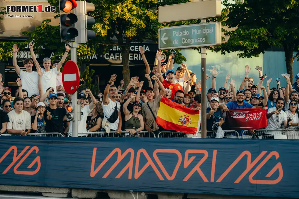 Foto zur News: 2026: 1 Rennen rein, 1 Rennen raus - Madrid hat einen Vertrag bis 2035 unterschrieben und trägt den Großen Preis von Spanien aus. Dafür weicht aber erst einmal nicht Barcelona, sondern Imola. Logistisch rücken derweil Miami und Kanada zusammen.