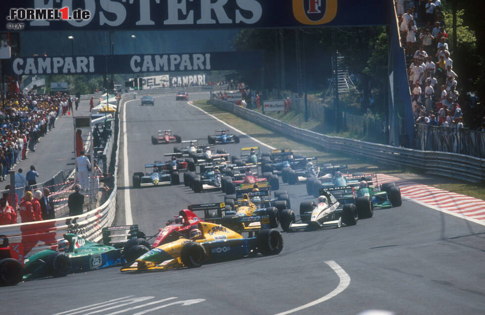 Foto zur News: Spa - Michael Schumacher gab sein Formel-1-Debüt 1991 in Spa. Richtig? Strenggenommen nicht! Denn der "Circuit de Spa-Francorchamps" liegt in Wahrheit leicht südöstlich von Spa in Stavelot. Nach dem eigentlichen Ort ist aber lediglich eine Kurve der Traditionsstrecke benannt.