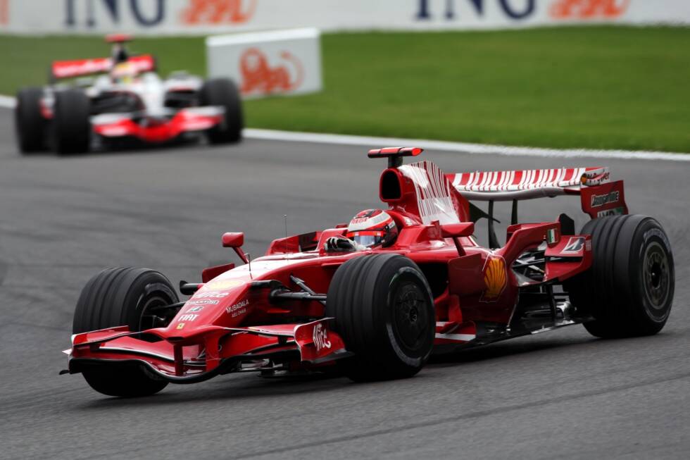 Foto zur News: 2008: Vier Jahre später sind mögliche Einheitsmotoren der Streitpunkt. Ferrari lässt ausrichten, man sei &quot;tief besorgt über Projekte zur Standardisierung der Motoren. Das würde der Formel 1 ihre Daseinsberechtigung nehmen.&quot; Es geht um die neuen Regeln ab 2010, die später für noch mehr Ärger sorgen sollen ...