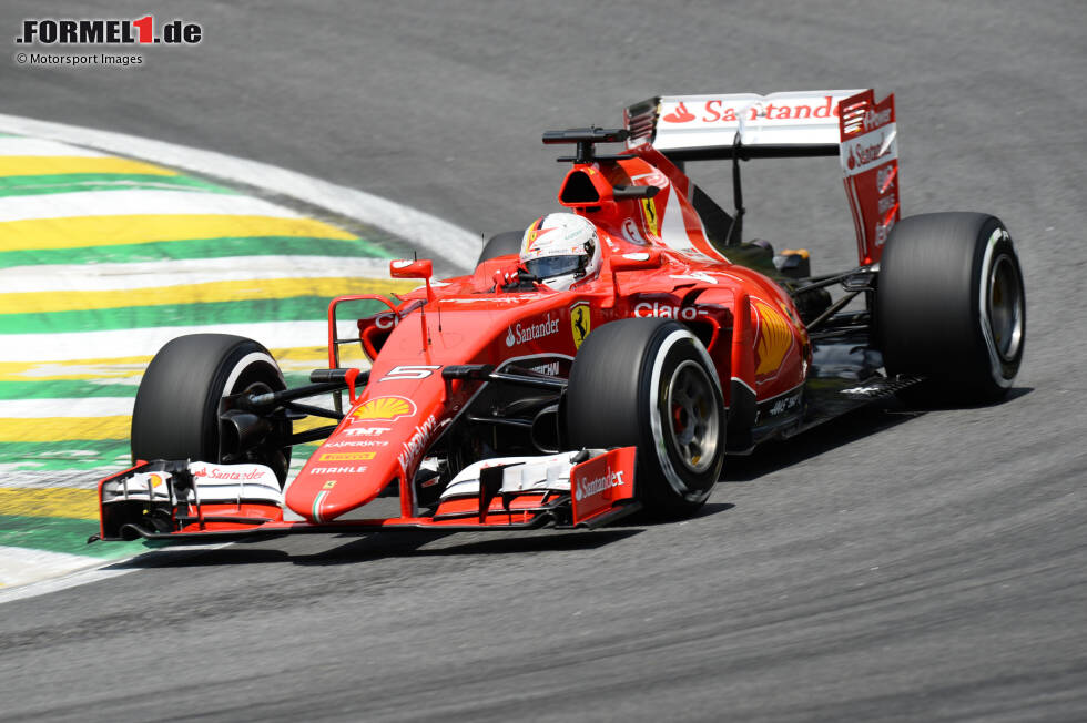 Foto zur News: 2015: Im ersten Ferrari-Jahr von Sebastian Vettel hat der SF15-T zumindest noch (teilweise) weiße Flügel. Es ist ein Überrest des Designs, das ...