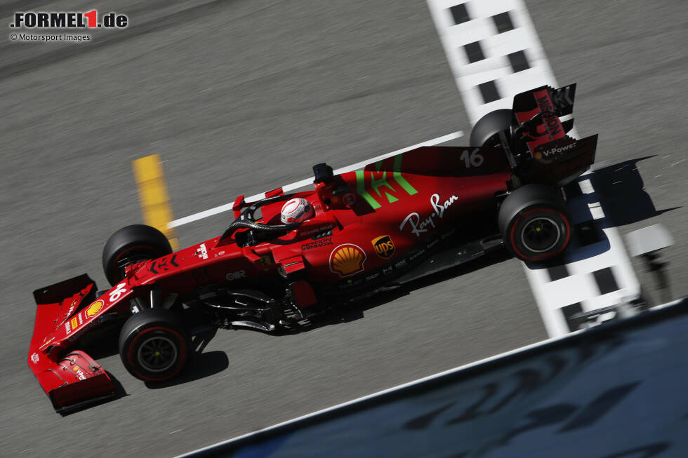 Foto zur News: Vorne klassische Rot und hinten Burgund? Das Ferrari-Farbdesign der Formel-1-Saison 2021 versteht sich als Mix aus Gegenwart und Vergangenheit. Wie aber haben frühere Formel-1-Ferrari ausgesehen? Das zeigen wir in dieser Fotostrecke!