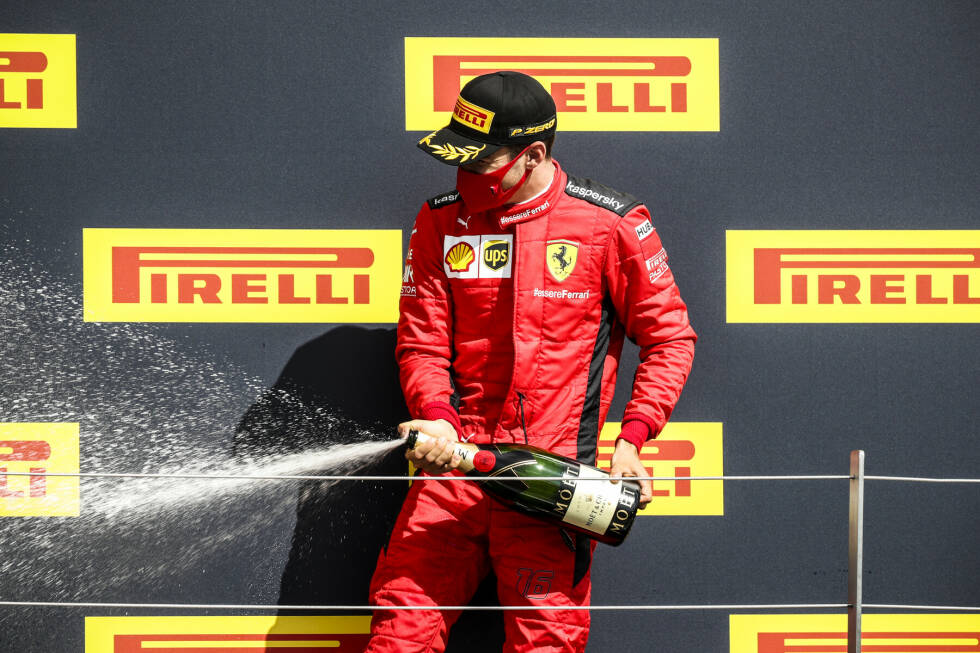 Foto zur News: Charles Leclerc (1): Während Teamkollege Vettel sich gerade einmal zu einem Punkt rettet, steht der Monegasse bereits zum zweiten Mal unerwartet auf dem Podest. Leclerc lässt Ferrari in der Krise besser aussehen, als sie sind. Kein Wunder, dass sich die Scuderia seine Dienste langfristig gesichert hat.