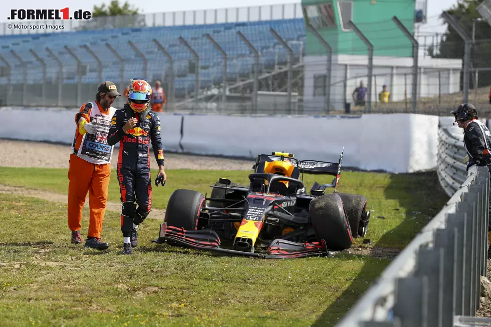 Foto zur News: Alexander Albon (4): Auch hier haben wir fast zur 5 tendiert. Der Trainignscrash war seine eigene Schuld, genau wie das Aus in Q2. Bei der Kollision mit Kevin Magnussen hätte er zurückstecken müssen. Seine starke Aufholjagd auf Rang acht rettet ihn am Ende vor einer schlechteren Bewertung.