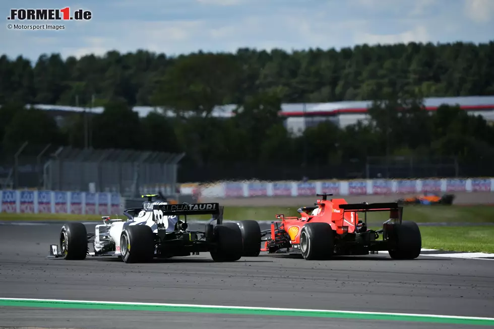 Foto zur News: Sebastian Vettel (4): Knapp an der 5 vorbei! Positive Aspekte an seinem Wochenende zu finden, fällt schwer. Zugute halten muss man, dass er im Training unverschuldet kaum zum Fahren kam. Trotzdem darf er sich im Rennen nicht von Pierre Gasly abkochen lassen, wenn der Teamkollege aufs Podium fährt.