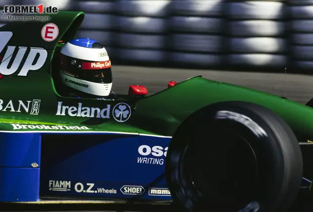 Foto zur News: Jordan 191 (1991): Sponsor 7UP sorgte für das grüne Design des ersten F1-Boliden des Jordan-Teams. Mit P5 in der Konstrukteurswertung war das Auto auch konkurrenzfähig. Unvergessen: das Debüt von Michael Schumacher in Spa. Vergessen: Teamkollege Andrea de Cesaris hielt in diesem Rennen bis zu einem Defekt kurz vor Schluss Rang zwei!