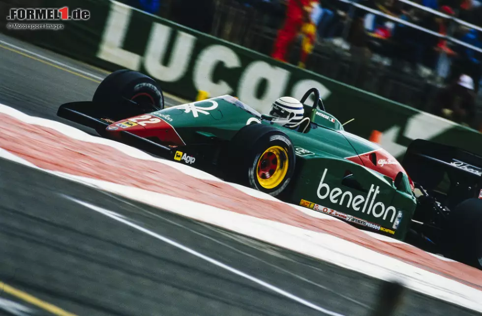 Alfa Romeo 185T (1985): Benetton sorgte in den 1980er-Jahren zunächst bei Tyrrell und bei Alfa Romeo für grüne Lackierungen, bevor man 1986 Toleman kaufte und ein eigenes Team hatte. Hier im Bild der Alfa von Riccardo Patrese von 1985. Es war die vorerst letzte Saison des Alfa-Romeo-Werksteams in der Formel 1. Foto zur News: Alfa Romeo 185T (1985): Benetton sorgte in den 1980er-Jahren zunächst bei Tyrrell und bei Alfa Romeo für grüne Lackierungen, bevor man 1986 Toleman kaufte und ein eigenes Team hatte. Hier im Bild der Alfa von Riccardo Patrese von 1985. Es war die vorerst letzte Saison des Alfa-Romeo-Werksteams in der Formel 1.