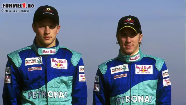 Foto zur News: Kimi Räikkönen (Sauber, 2001): "Man nennt ihn 'Iceman'. Aber er wollte unbedingt Weltmeister werden und hat hart trainiert. Einiges, was die Leute über ihn sagen, sind wahr. Anderes stimmen überhaupt nicht. Du wirst nicht Weltmeister, wenn du ein fauler Sack bist und dich um nix scherst. Wenn er geschlagen wurde, gefiel ihm das nicht."