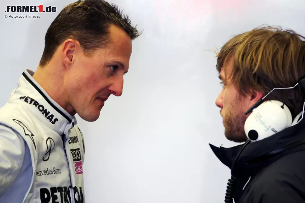 Michael Schumacher (Mercedes, 2010): "Auf der Rennstrecke ein ganz anderer Mensch: skrupellos, extrem aggressiv, manchmal unfair. Außerhalb des Autos der netteste Mensch. So ein warmes Herz, sorgt sich sehr um seine Familie, eine nette Person. Auf der Rennstrecke hat er einige dumme Dinge angestellt, die inakzeptabel waren." Foto zur News: Michael Schumacher (Mercedes, 2010): "Auf der Rennstrecke ein ganz anderer Mensch: skrupellos, extrem aggressiv, manchmal unfair. Außerhalb des Autos der netteste Mensch. So ein warmes Herz, sorgt sich sehr um seine Familie, eine nette Person. Auf der Rennstrecke hat er einige dumme Dinge angestellt, die inakzeptabel waren."