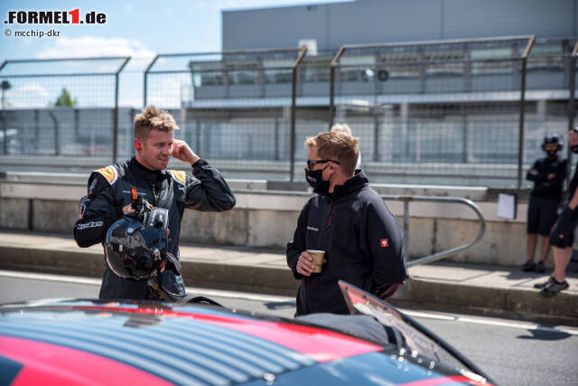 Foto zur News: Nico Hülkenberg (links) testet auf dem Nürburgring für das Team mcchip-dkr, das bis Ende 2019 den Lamborghini auf der Nürburgring-Nordschleife eingesetzt hat
