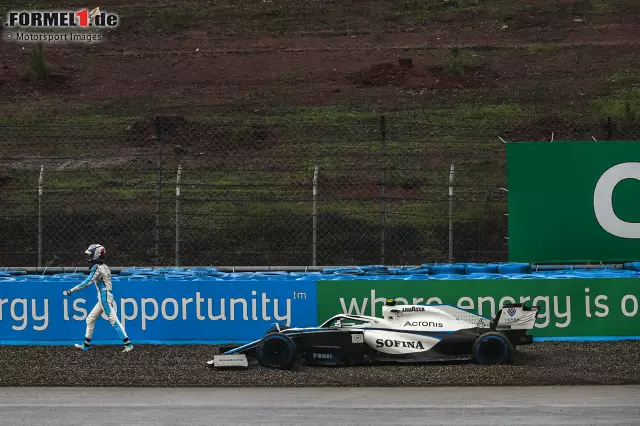 Foto zur News: Nicholas Latifi (6): Für uns die schlechteste Leistung des Jahres überhaupt. Der Rookie war bei den schwierigen Bedingungen völlig überfordert. Im Qualifying fehlten fast neun Sekunden auf den Vorletzten(!), im Rennen vom kompletten Feld überrundet und dann noch mit Grosjean gecrasht. Ein Redakteur hätte am liebsten eine 7 gegeben ...