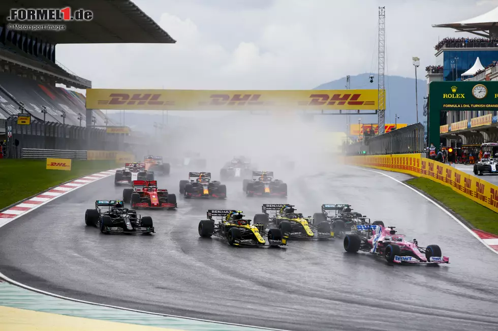 Daniel Ricciardo (4): Auch wer den Teamkollegen gleich in der ersten Kurve abschießt, der hat Glück, dass es am Ende keine 5 gibt. Unterm Strich natürlich eine etwas unglückliche Situation, weshalb wir hier noch eine 4 geben. Viel mehr hätte seine Performance mit P10 am Ende aber sowieso nicht hergegeben. Foto zur News: Daniel Ricciardo (4): Auch wer den Teamkollegen gleich in der ersten Kurve abschießt, der hat Glück, dass es am Ende keine 5 gibt. Unterm Strich natürlich eine etwas unglückliche Situation, weshalb wir hier noch eine 4 geben. Viel mehr hätte seine Performance mit P10 am Ende aber sowieso nicht hergegeben.