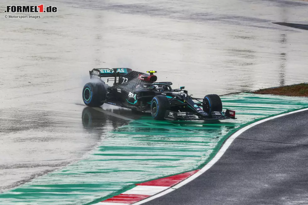 Foto zur News: Valtteri Bottas (6): Auch bei ihm hätte ein Redakteur gerne die Skala erweitert. Beim Dreher in Kurve 1 könnte man noch ein Auge zudrücken, beim zweiten, als er völlig übermotiviert in Ocon gekracht ist, nicht mehr. Anschließend mit einem beschädigten Auto jenseits von Gut und Böse. Am Ende deckt sich die Note mit der Anzahl der Dreher.