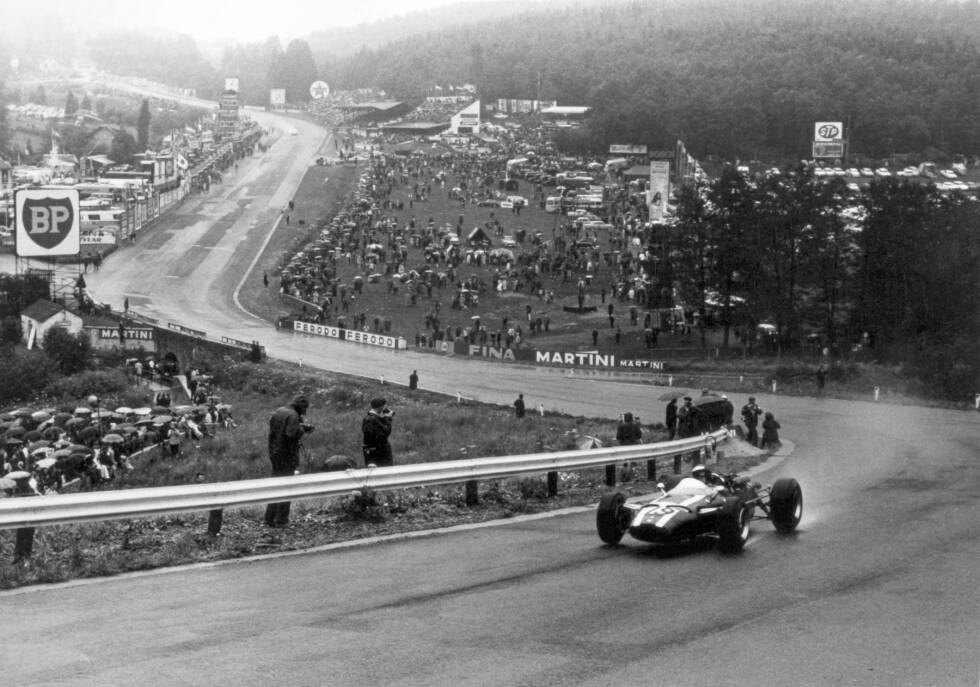 Foto zur News: Die nächsten drei Jahre ist Rindt mit einem Formel-1-Cooper unterwegs. 1966 gelingen ihm - mit Maserati-Motor, die bisher größten Erfolge. So gewinnt er wird er im Regen von Spa Zweiter, die WM schließt er als Dritter ab.