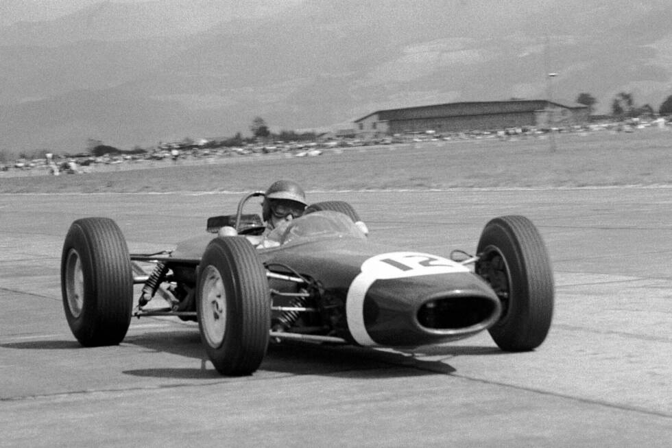 Foto zur News: Sein Formel-1-Debüt gibt Rindt 1964 im Brabham BT11 von Rob Walker: Es ist der Grand Prix von Österreich in Zeltweg 1964. In Runde 58 muss er sein Auto wegen eines Lenkungsproblems abstellen.