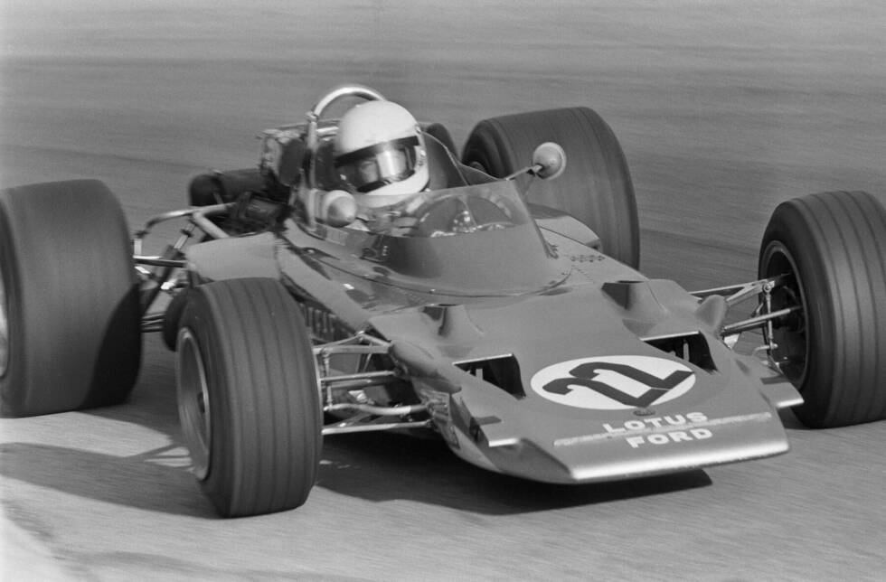 Foto zur News: Im Qualifying am 5. September 1970 bricht Rindt beim Anbremsen auf die Parabolica vermutlich die vordere rechte Bremswelle, der Lotus schleudert in die Streckenbegrenzung. Rindt überlebt den Unfall nicht.